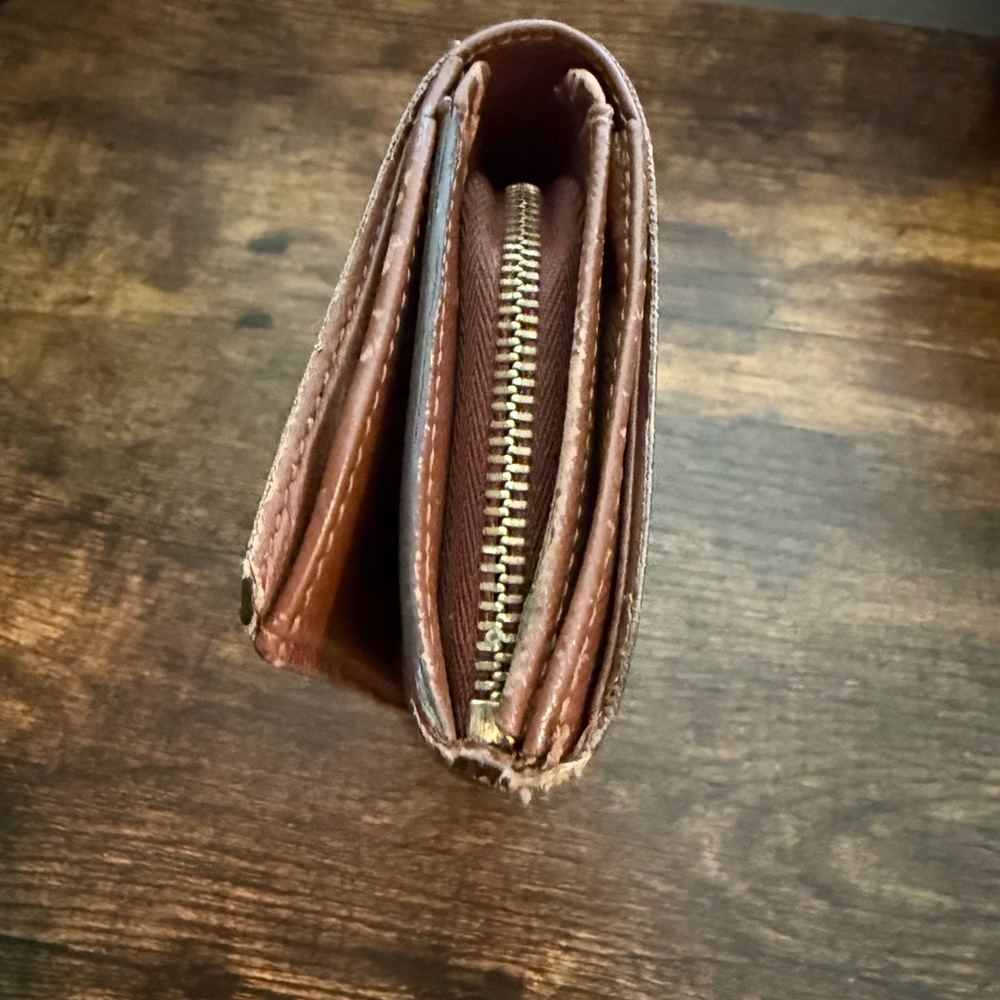 Louis Vuitton Brown and Tan Monogram wallet - Picture 5 of 10